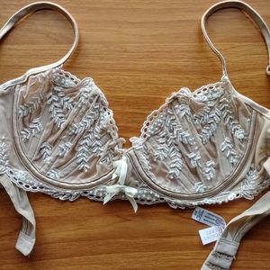 Victoria's Secret underwire bra 36B beaded